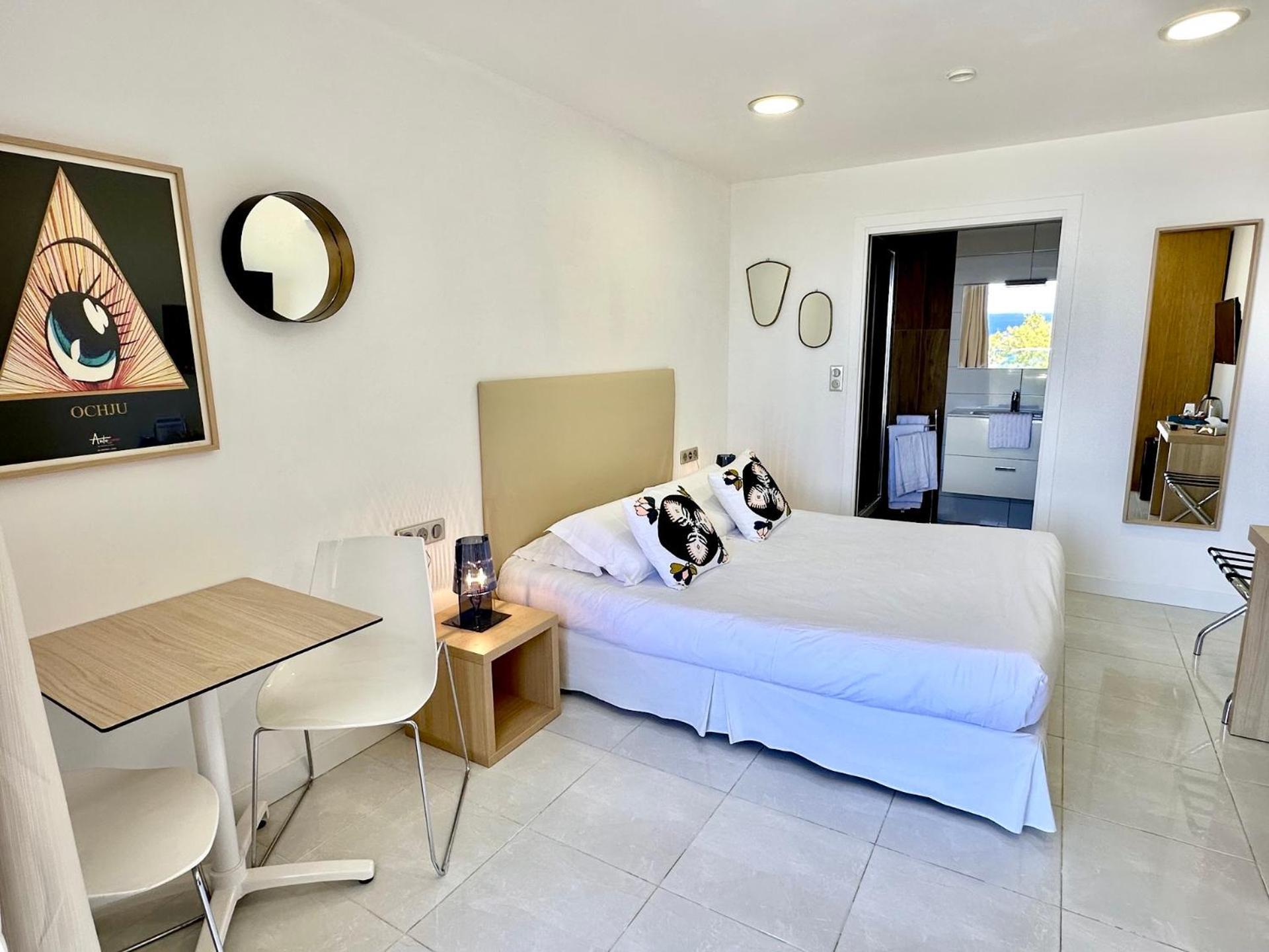Hotel Villa R Καλβί Εξωτερικό φωτογραφία